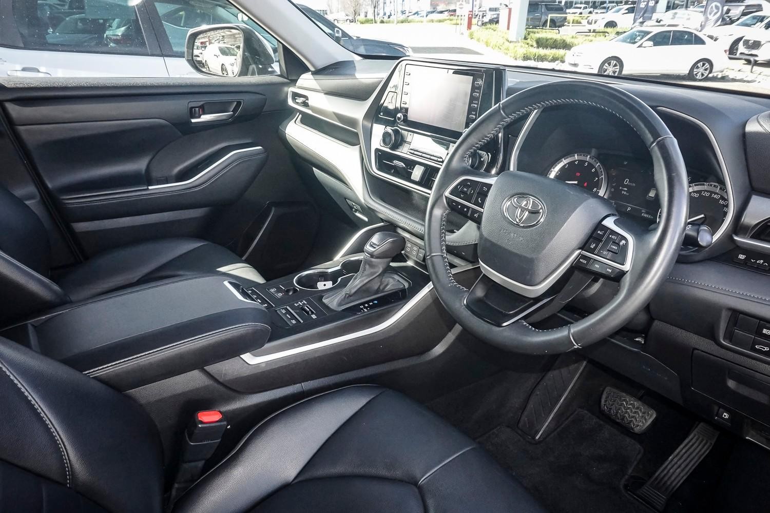 Toyota Kluger image 2