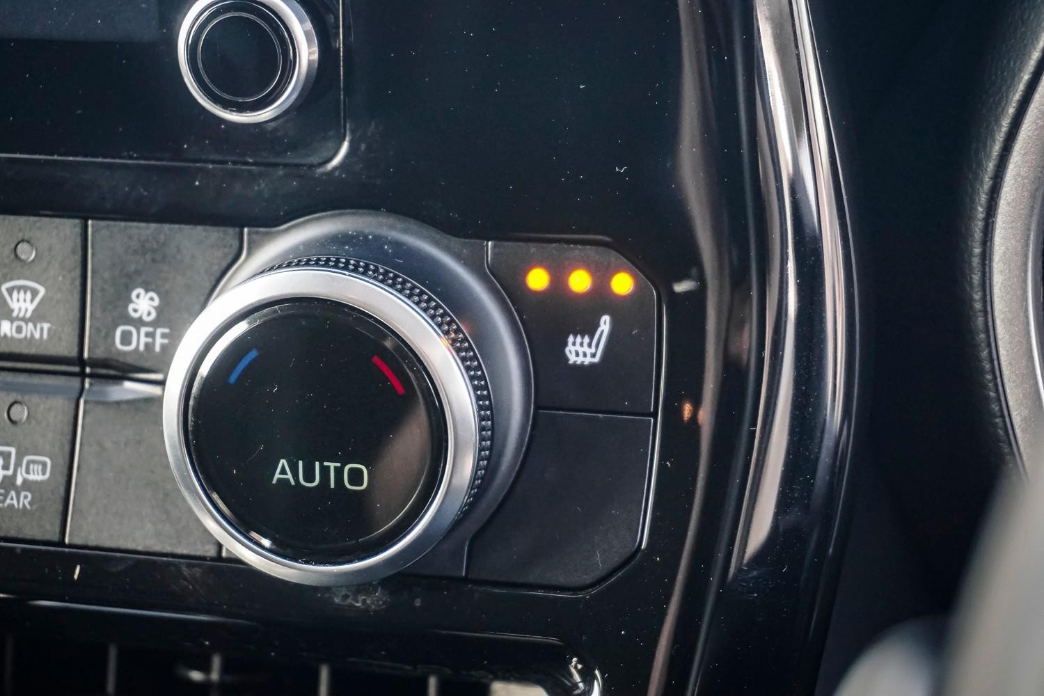 Toyota Kluger image 3