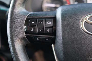 https://dvg-vehicle-assets.s3.amazonaws.com/81676/7avn3ifht814g8izps44bsq4h.jpg