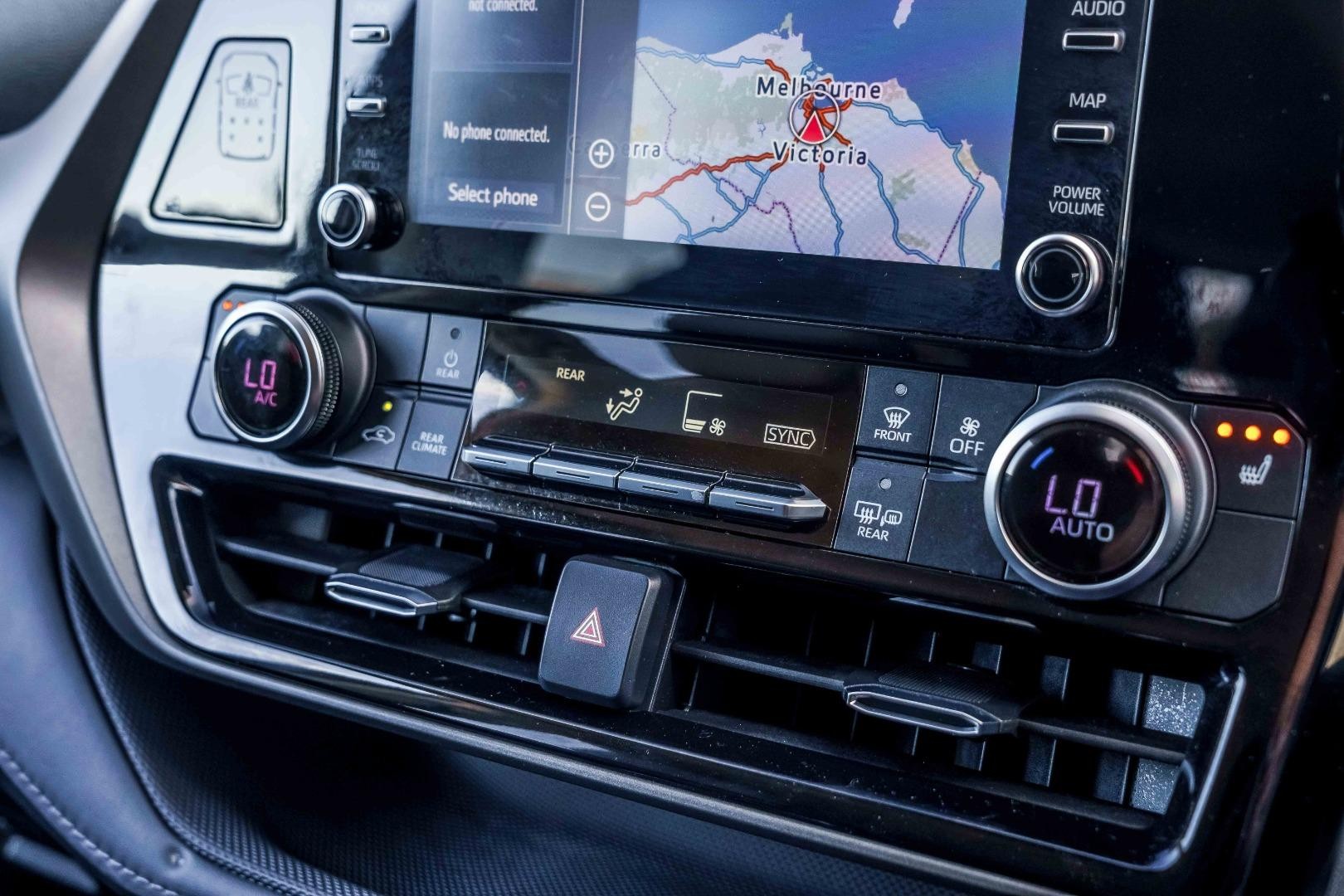 Toyota Kluger image 3