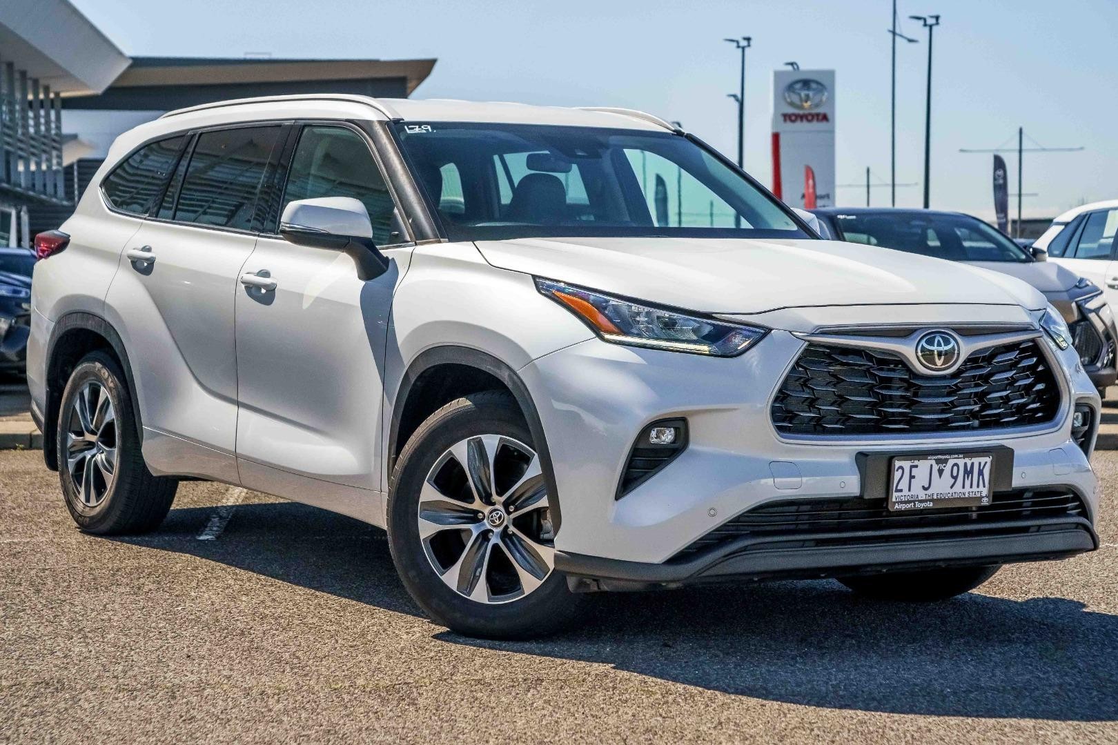 Toyota Kluger image 1