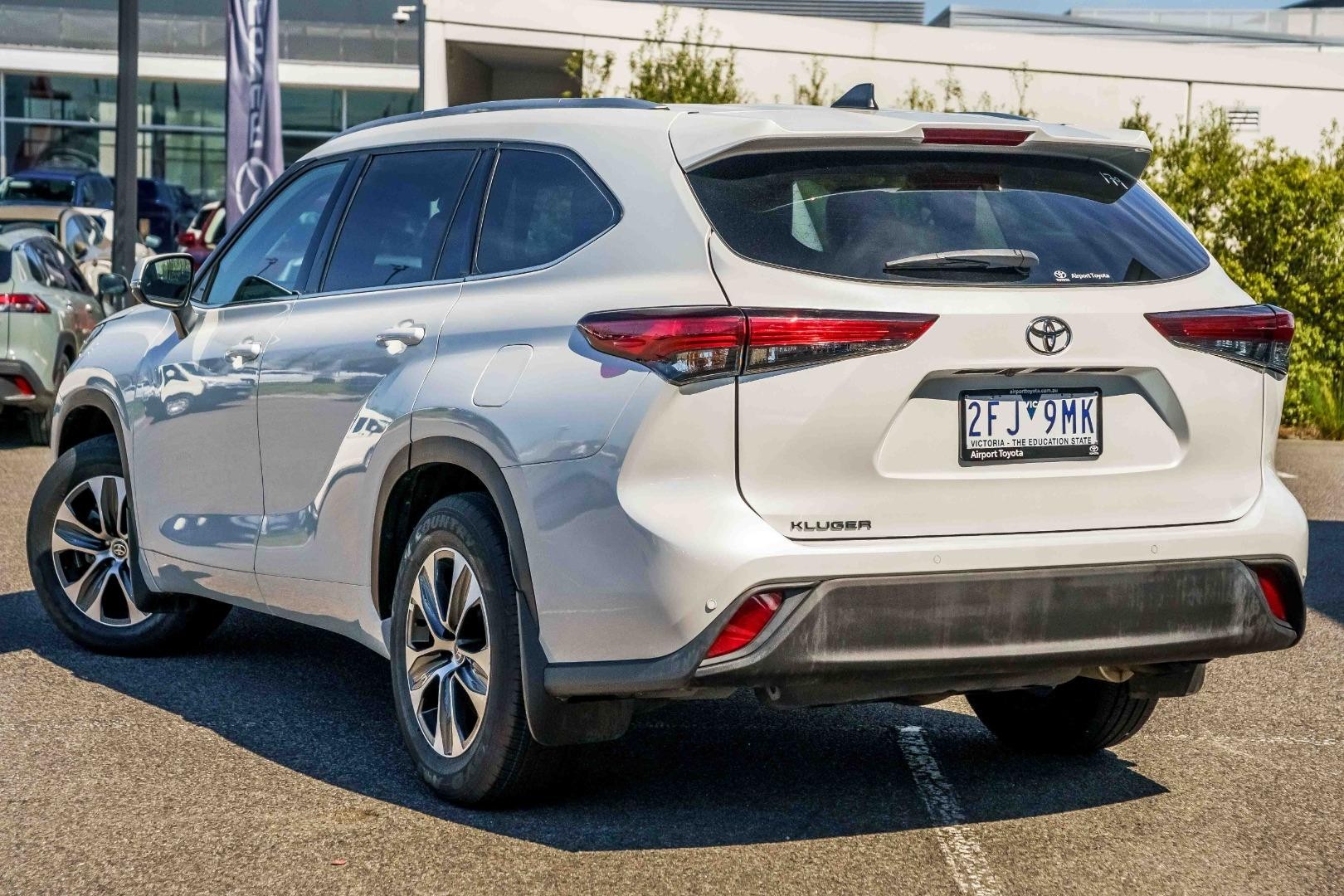 Toyota Kluger image 4