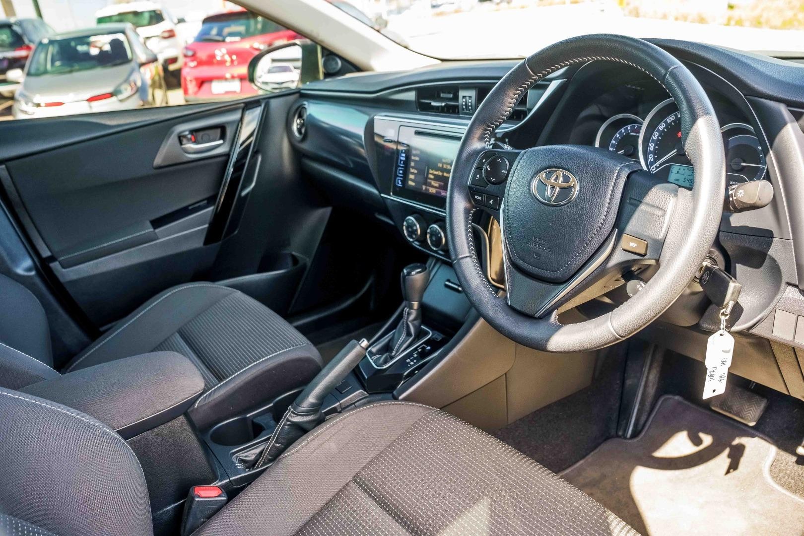 Toyota Corolla image 2