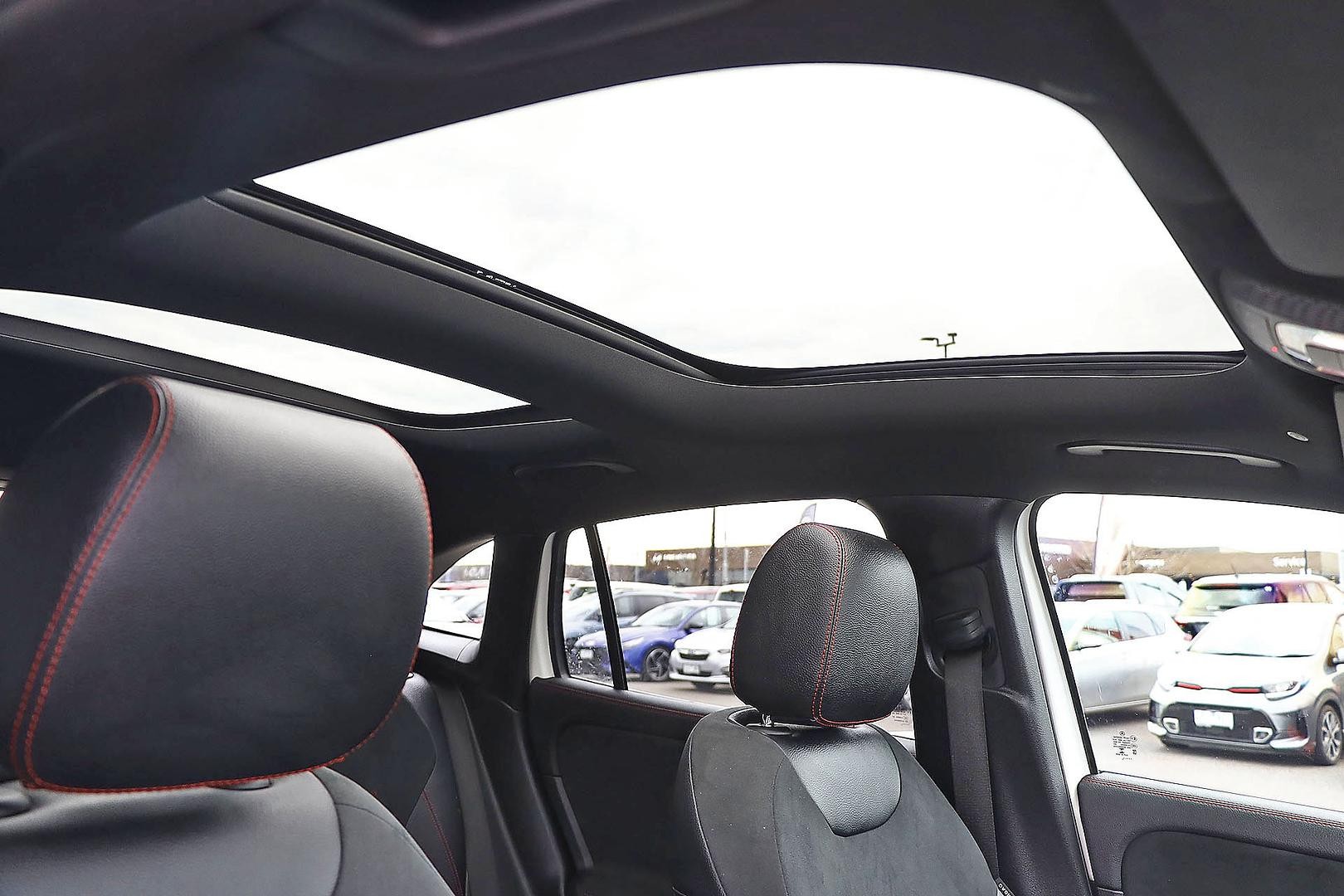 Mercedes Benz Gla-class image 4