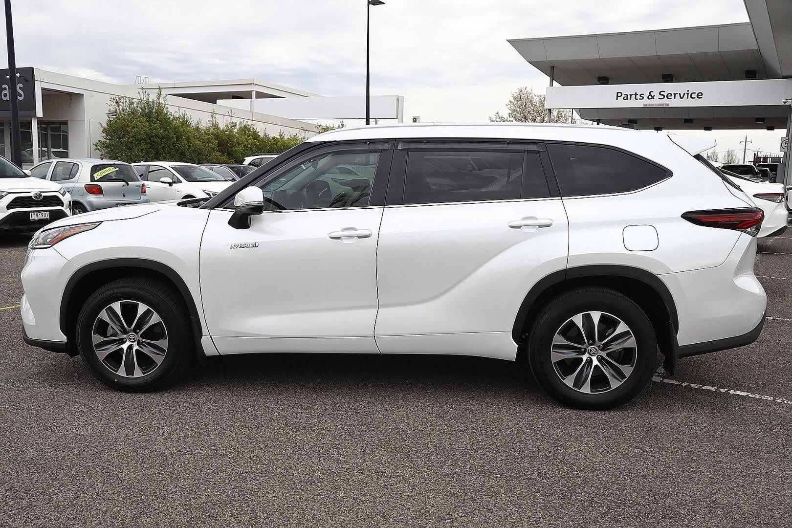 Toyota Kluger image 4