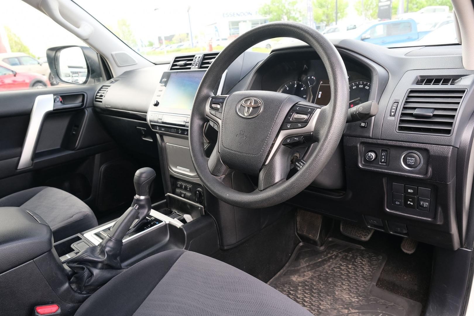Toyota Landcruiser Prado image 3