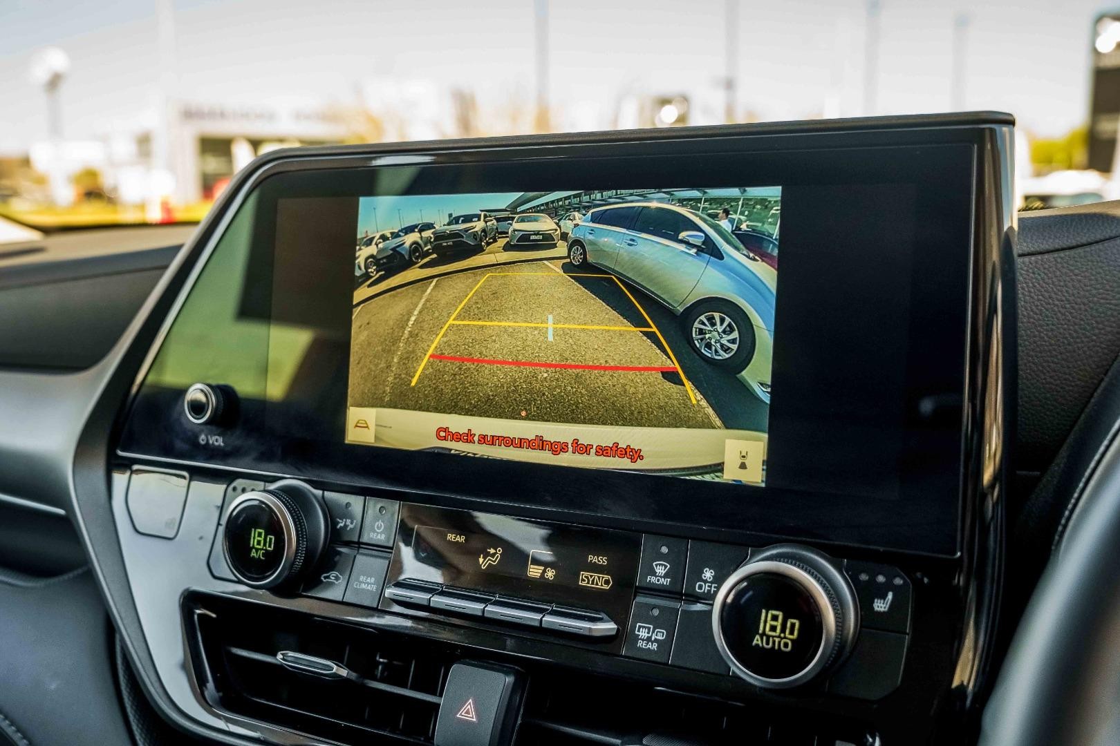 Toyota Kluger image 3