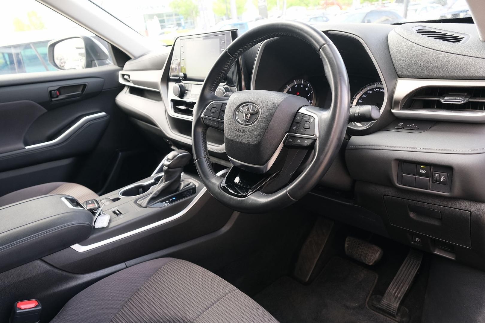 Toyota Kluger image 3