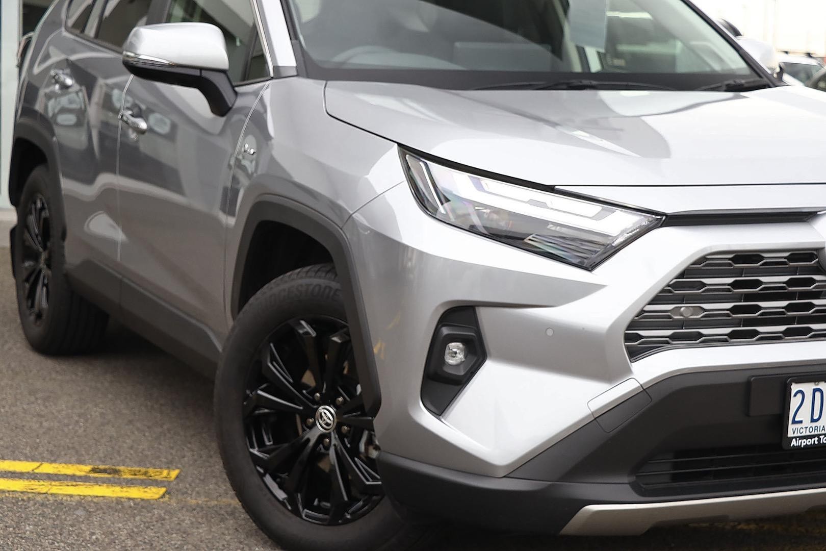 Toyota Rav4 image 2