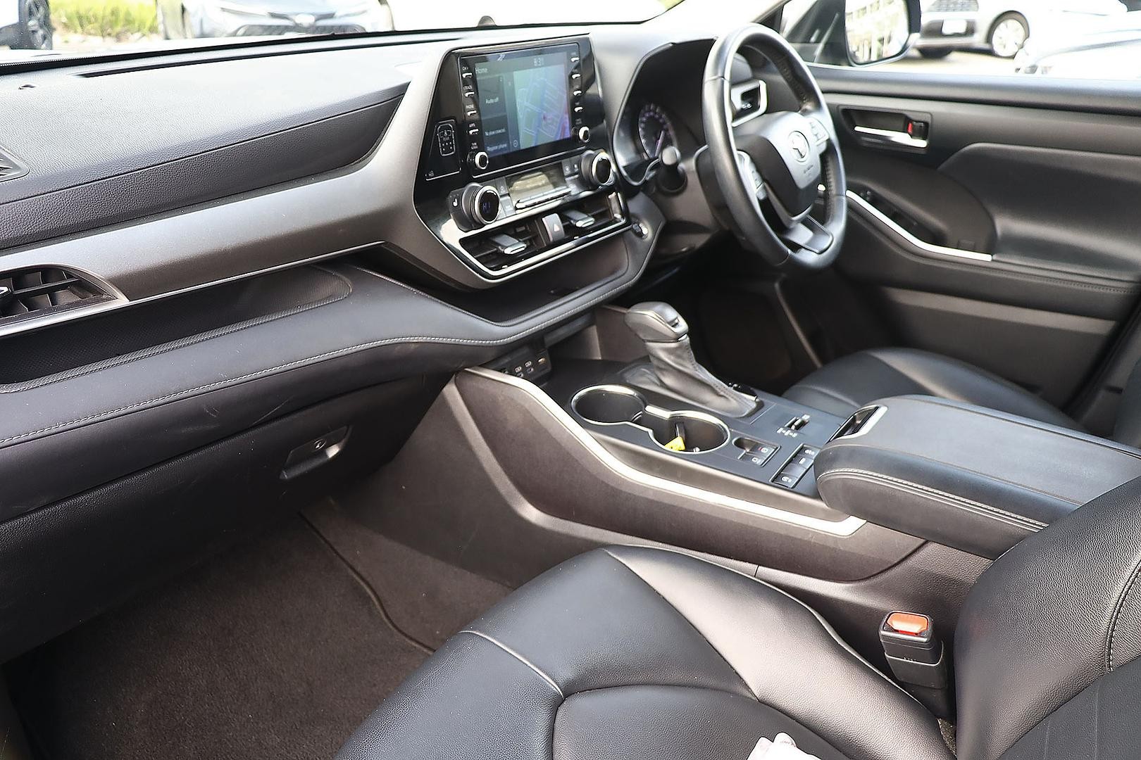Toyota Kluger image 2