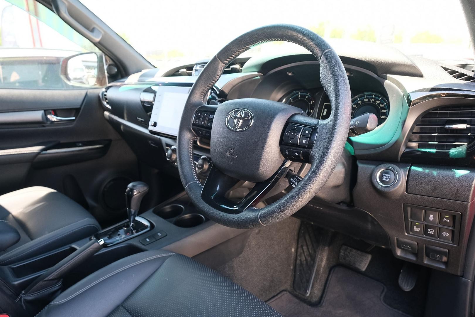Toyota Hilux image 4