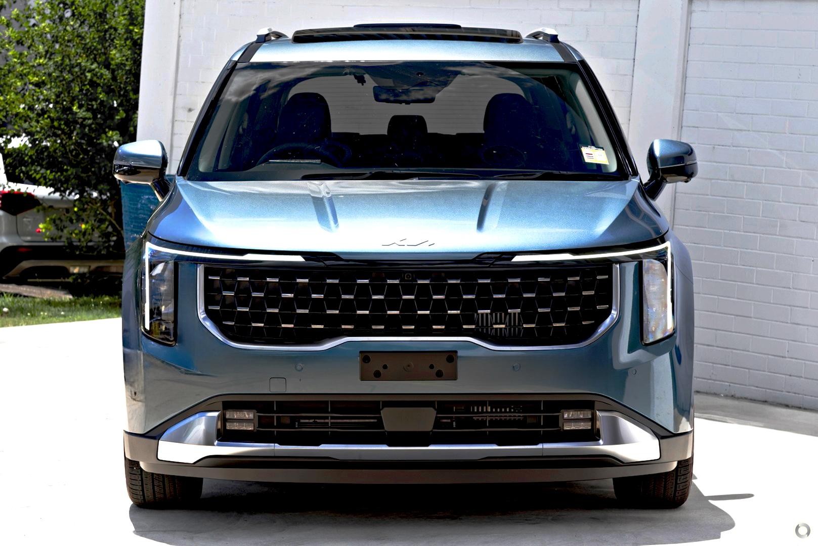 Kia Carnival image 2