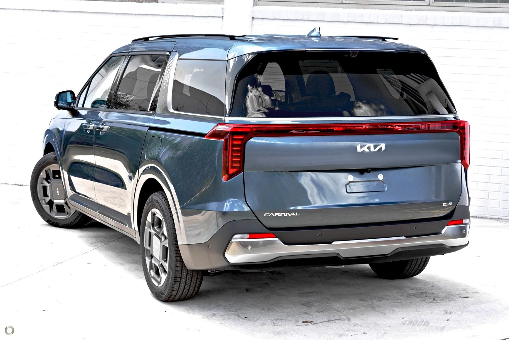 Kia Carnival image 4