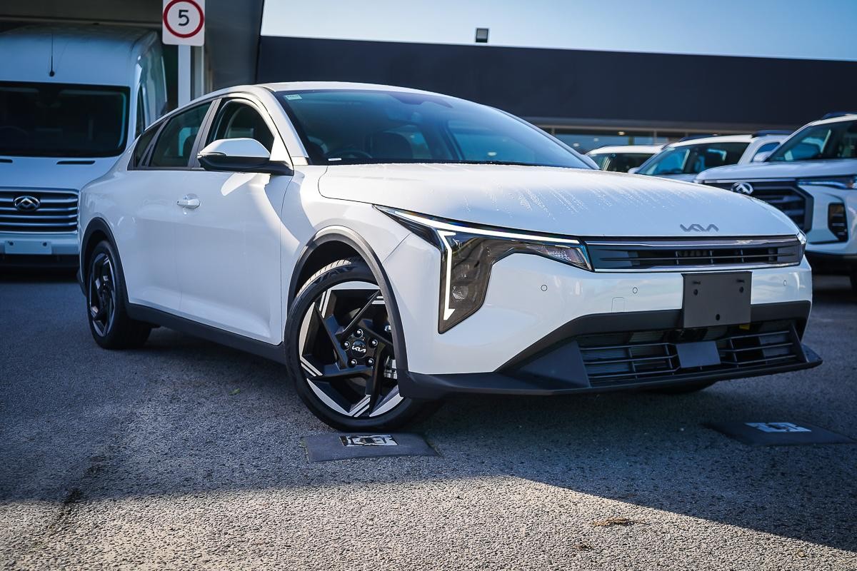 Kia K4 image 1