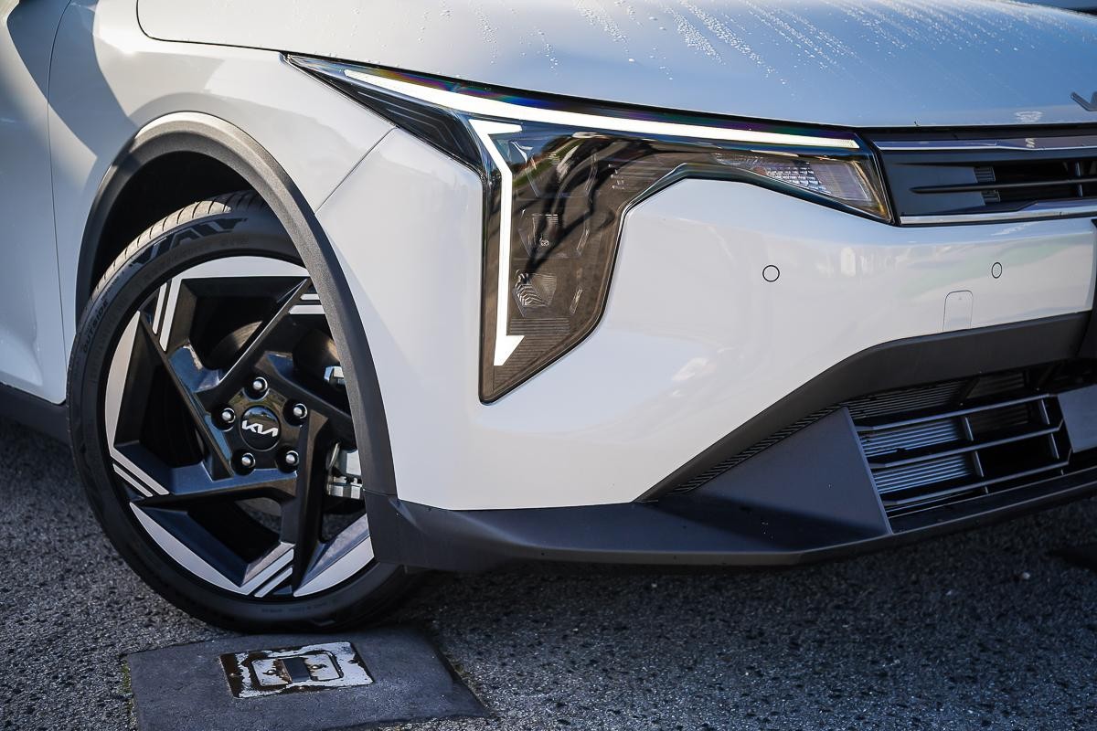 Kia K4 image 2