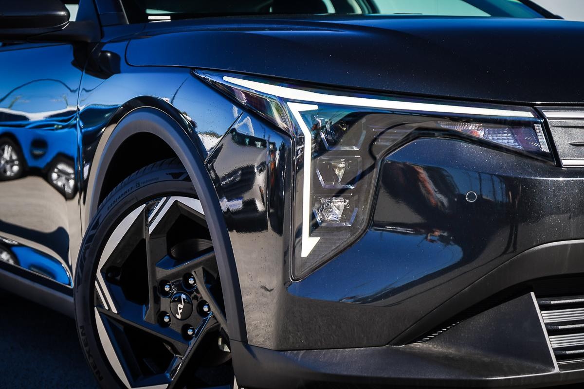Kia K4 image 2