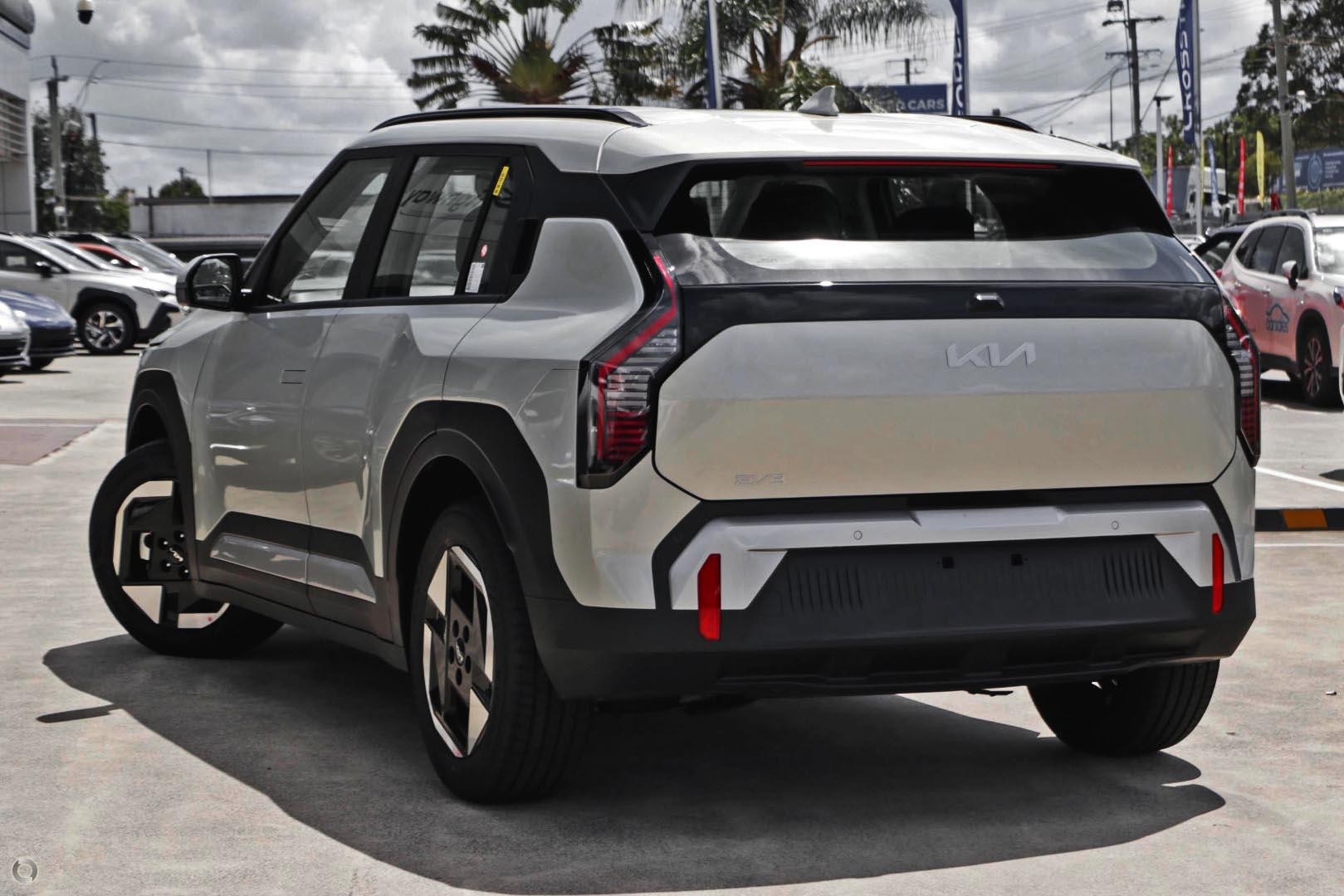 Kia Ev3 image 4