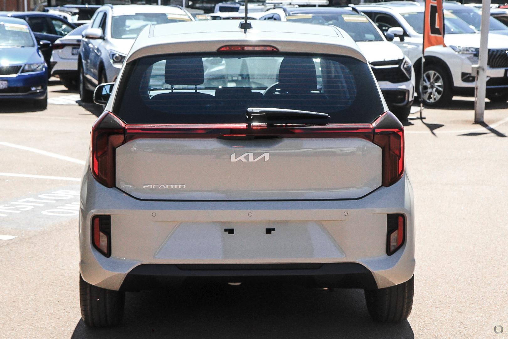 Kia Picanto image 3