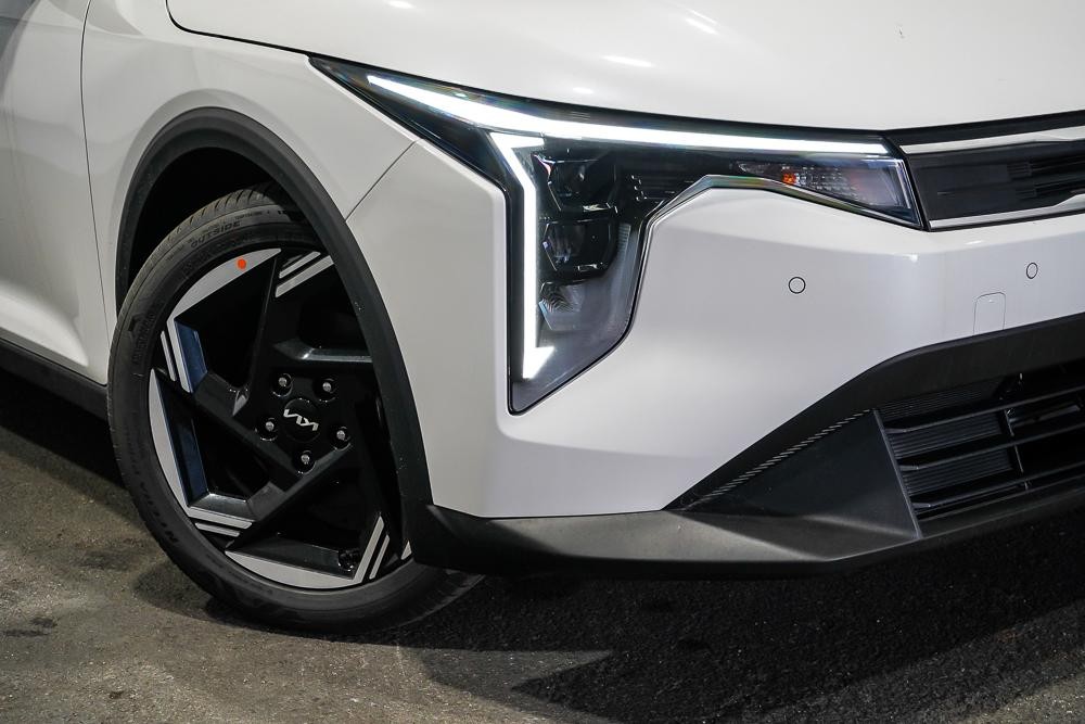 Kia K4 image 2