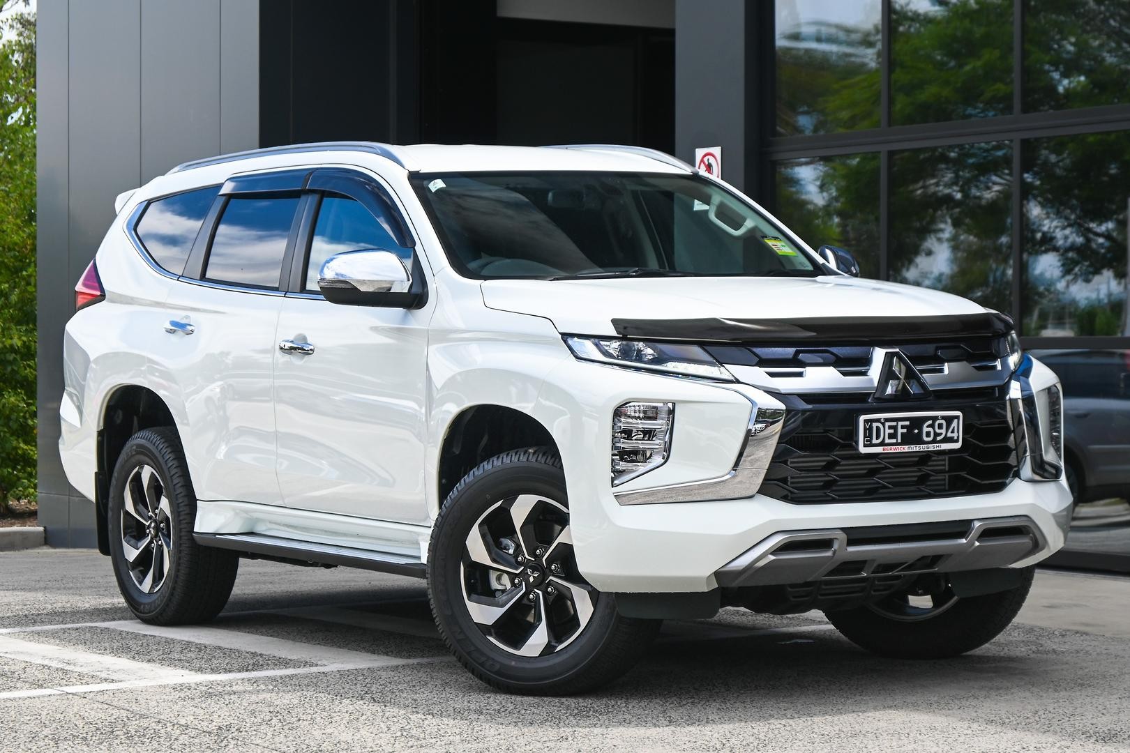 Mitsubishi Pajero Sport image 1