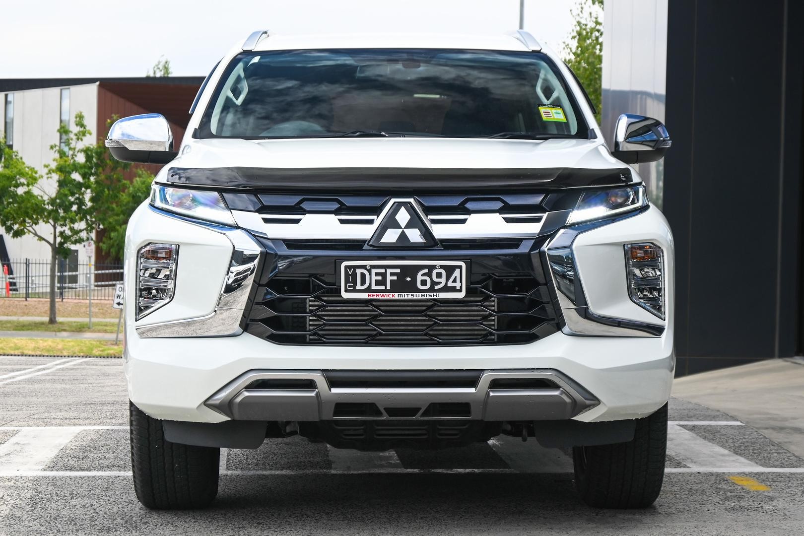 Mitsubishi Pajero Sport image 3