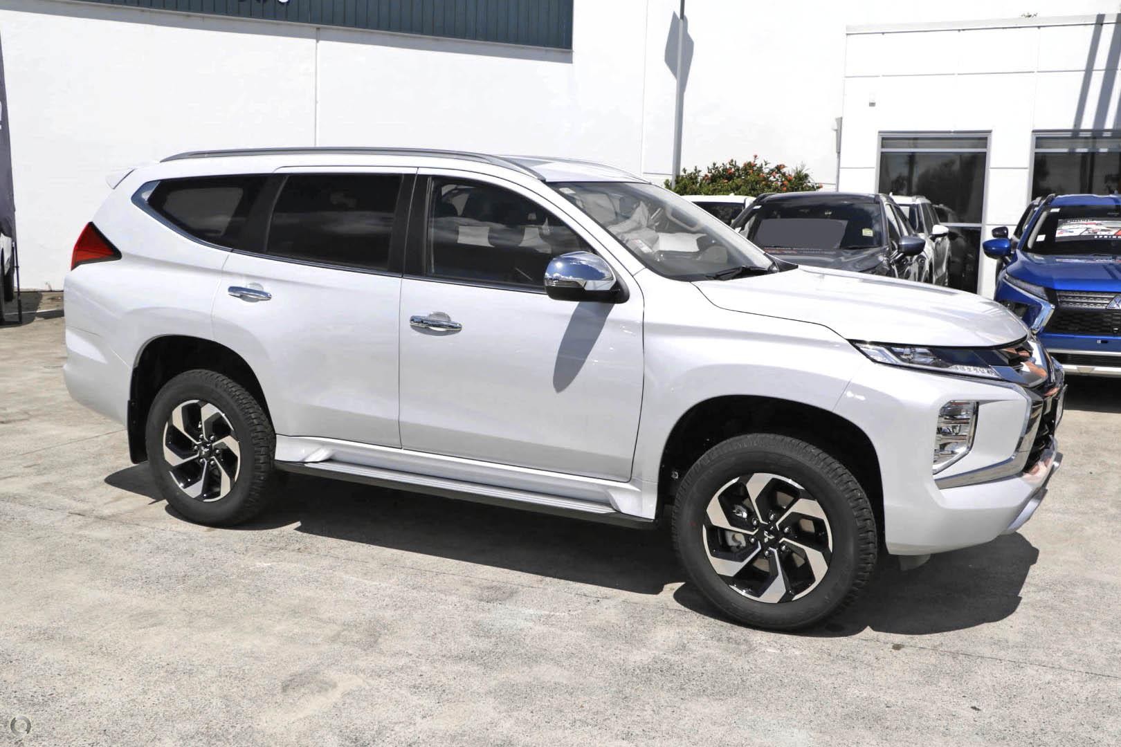 Mitsubishi Pajero Sport image 1