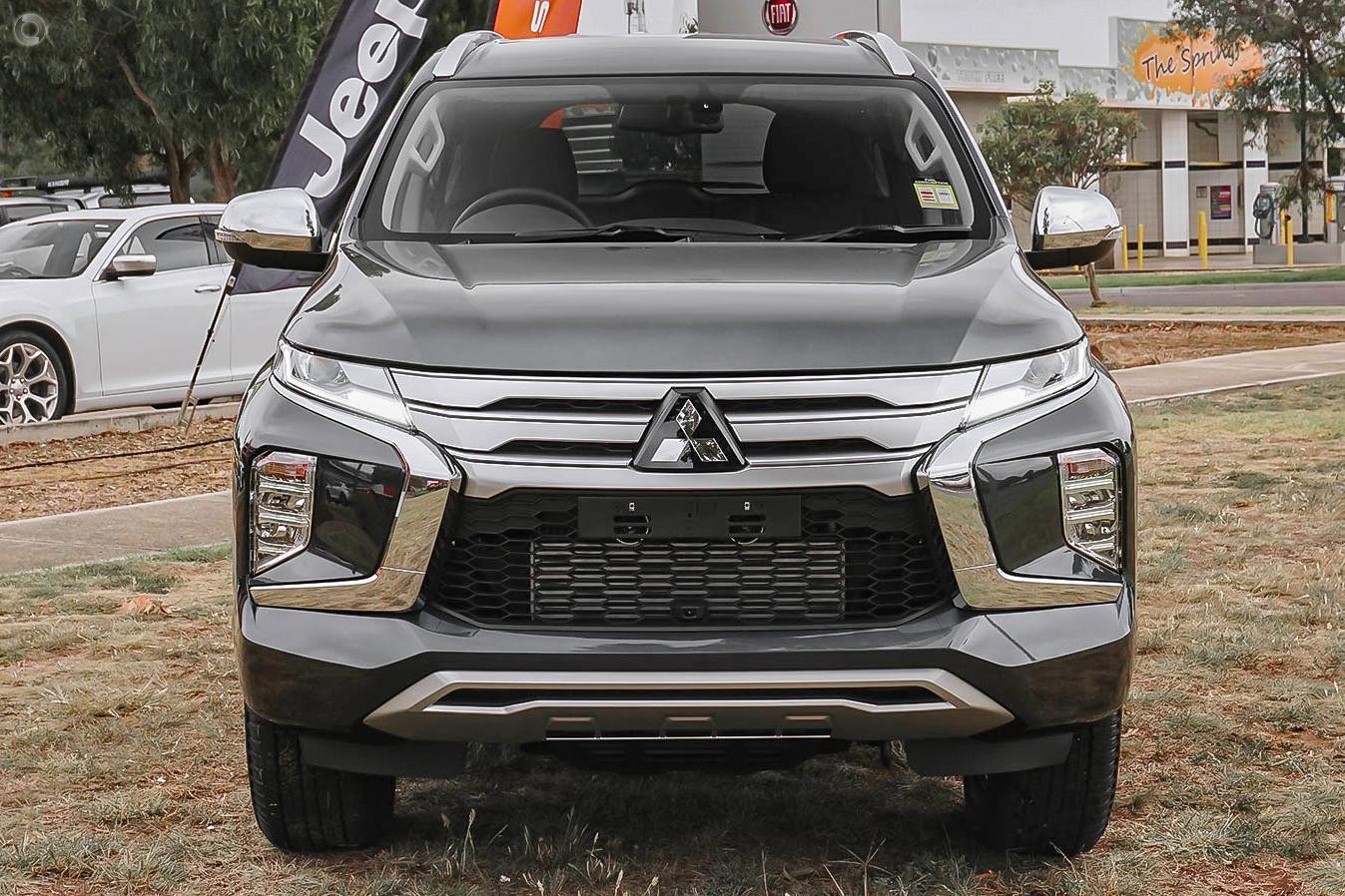 Mitsubishi Pajero Sport image 2