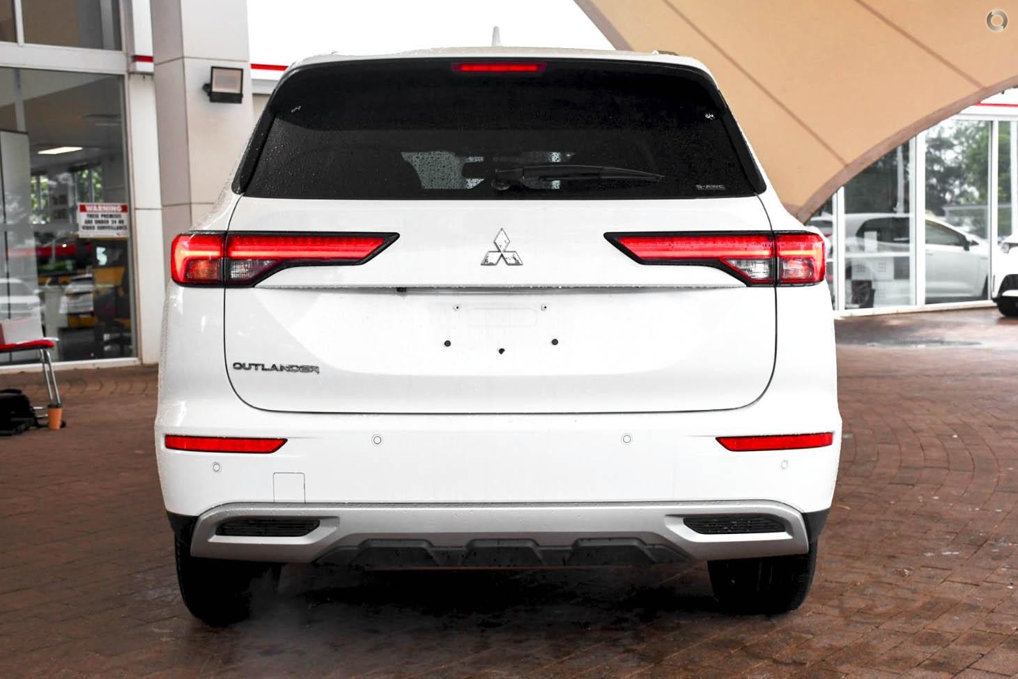 Mitsubishi Outlander image 3