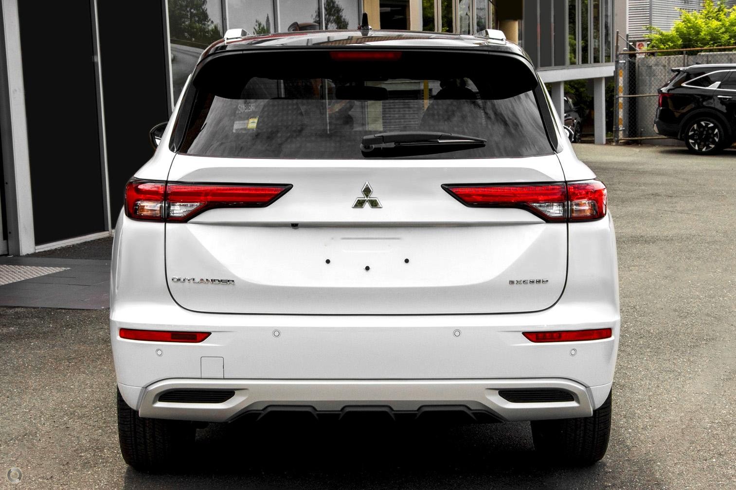 Mitsubishi Outlander image 4