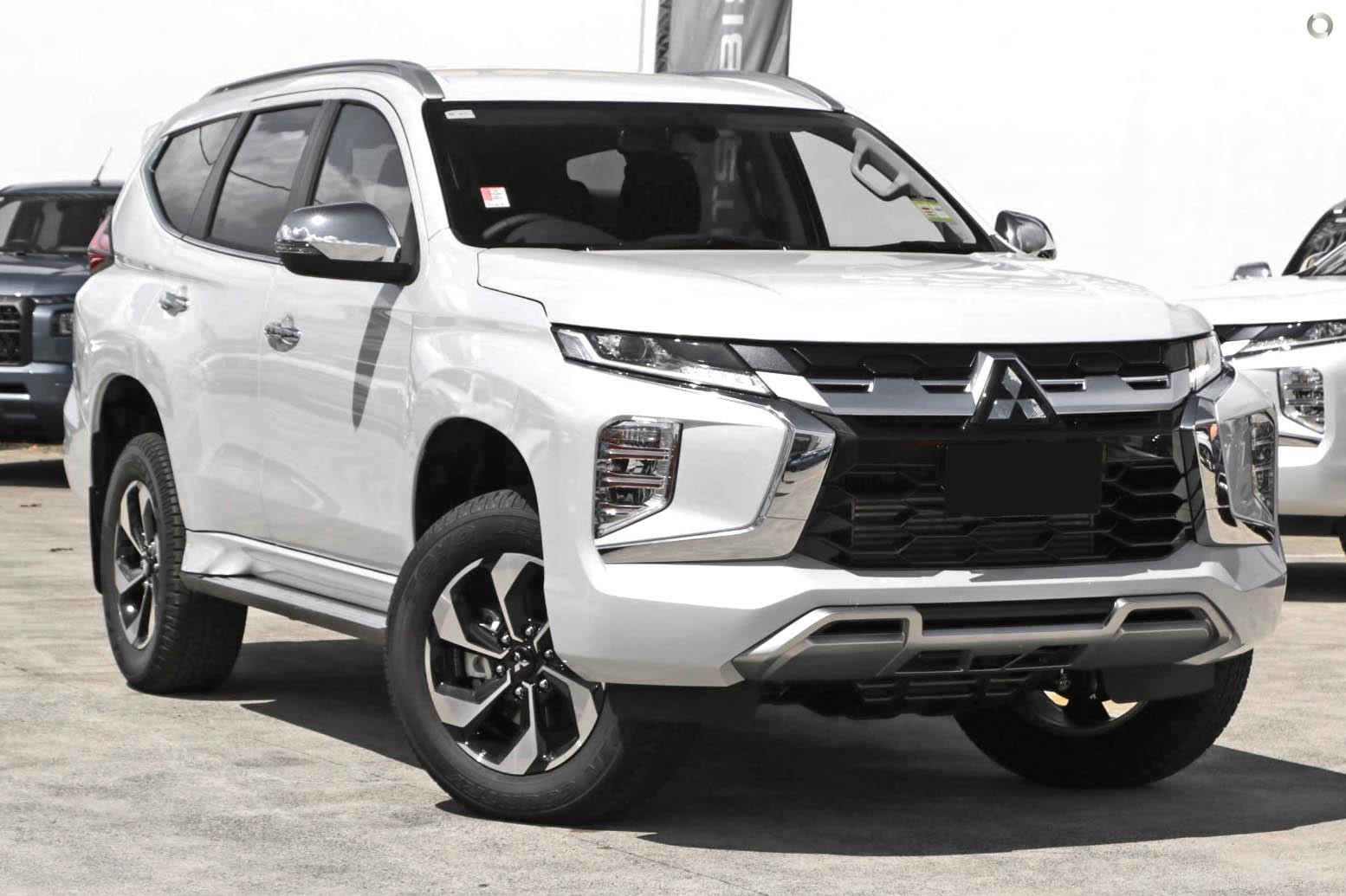 Mitsubishi Pajero Sport image 1