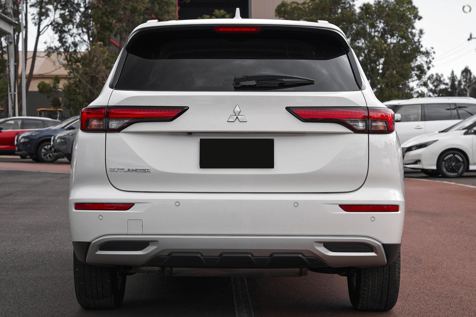 Mitsubishi Outlander image 3