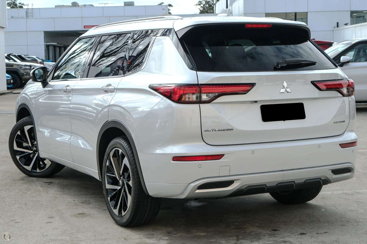 Mitsubishi Outlander image 4