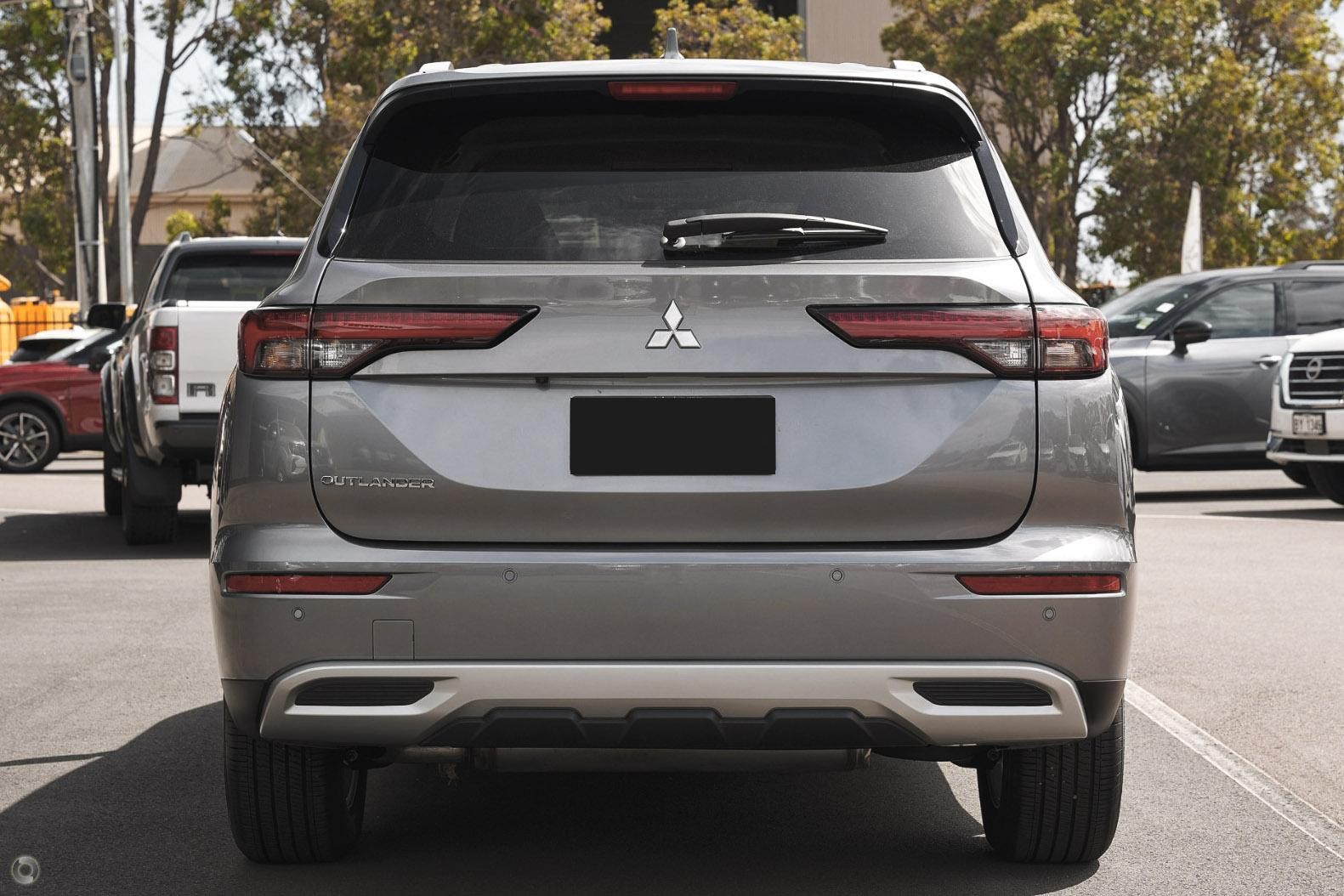 Mitsubishi Outlander image 3