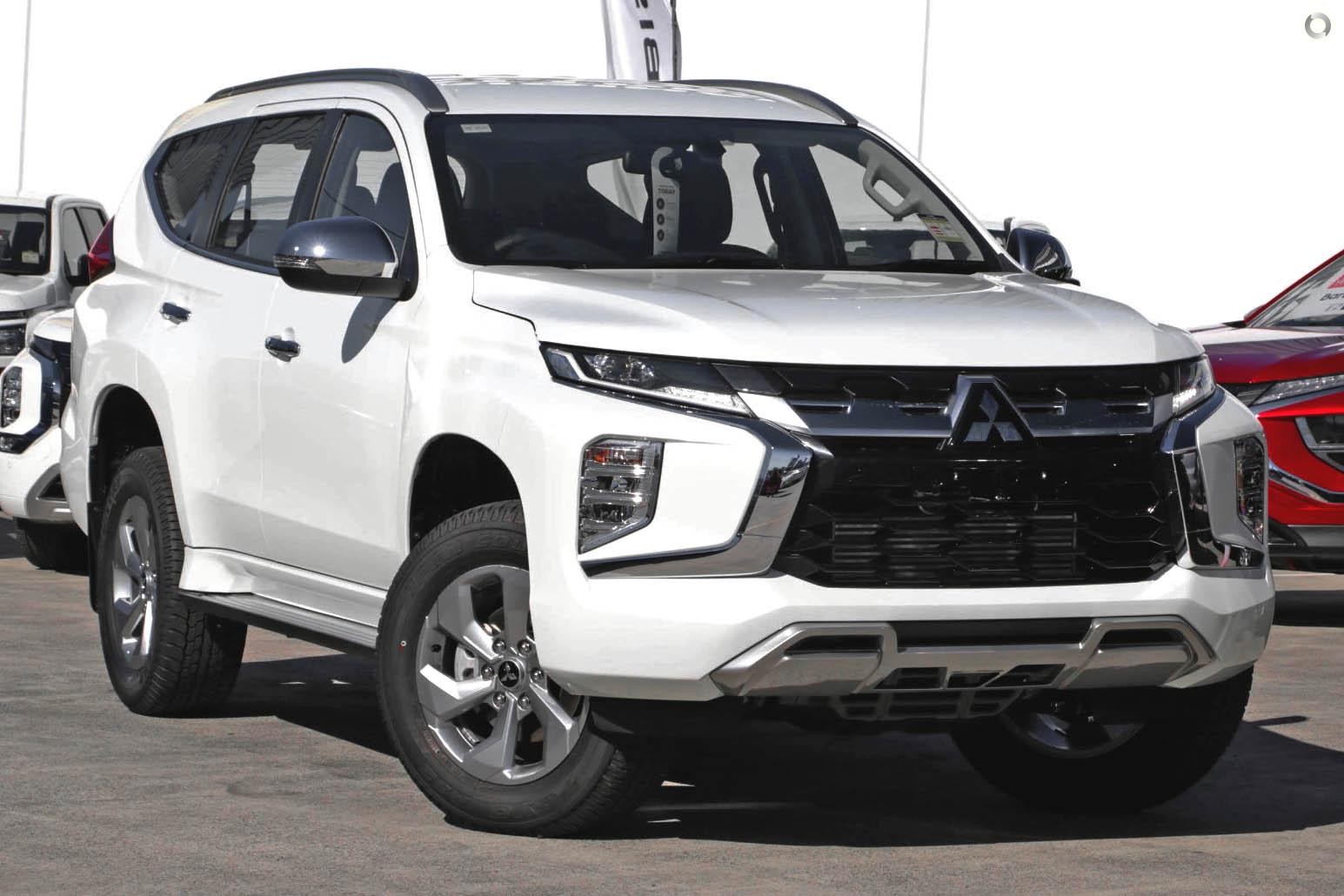 Mitsubishi Pajero Sport image 1