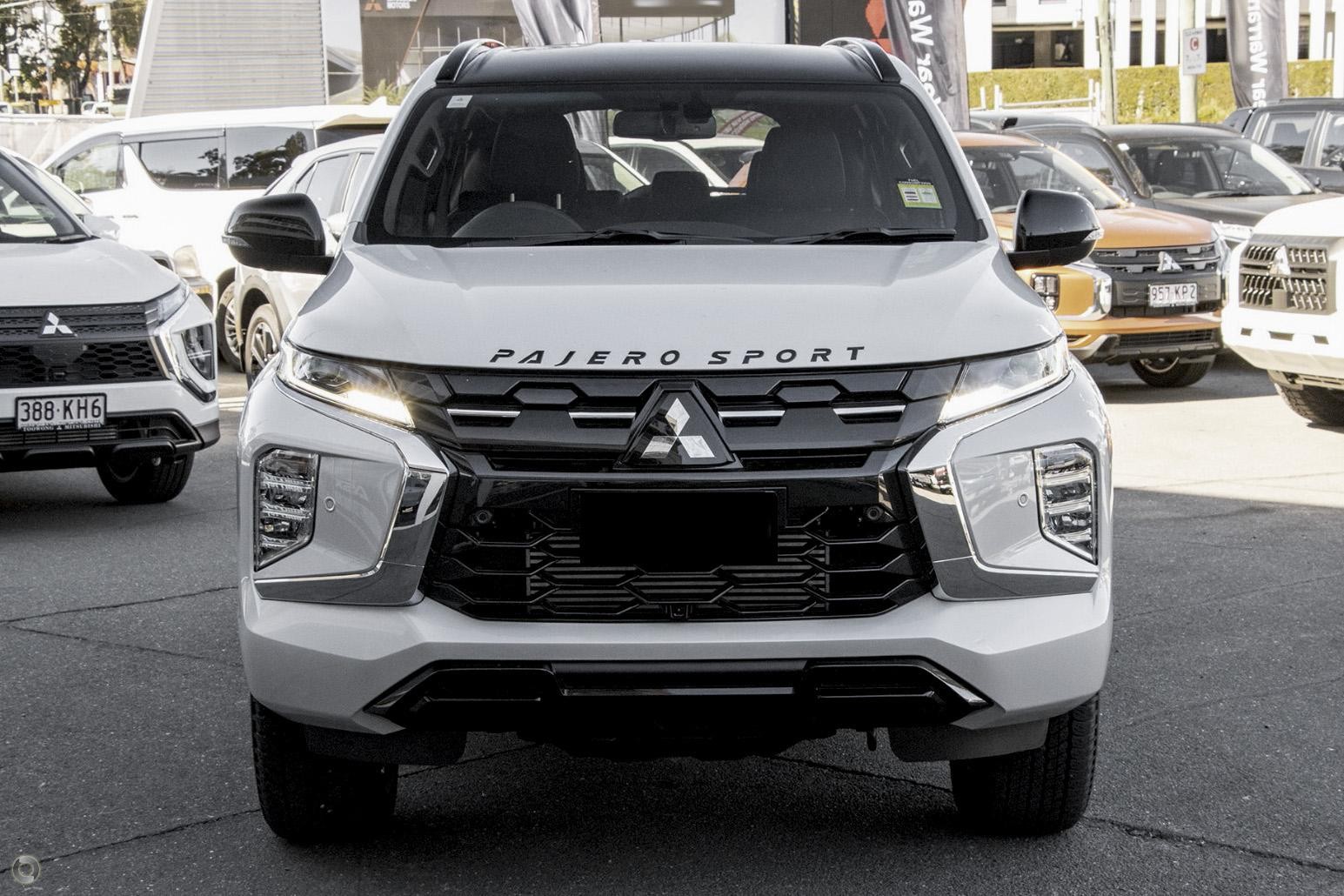 Mitsubishi Pajero Sport image 3