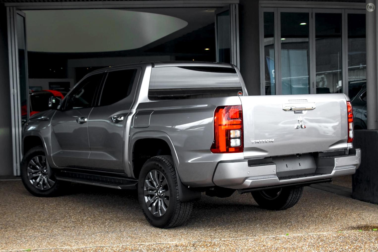 Mitsubishi Triton image 3