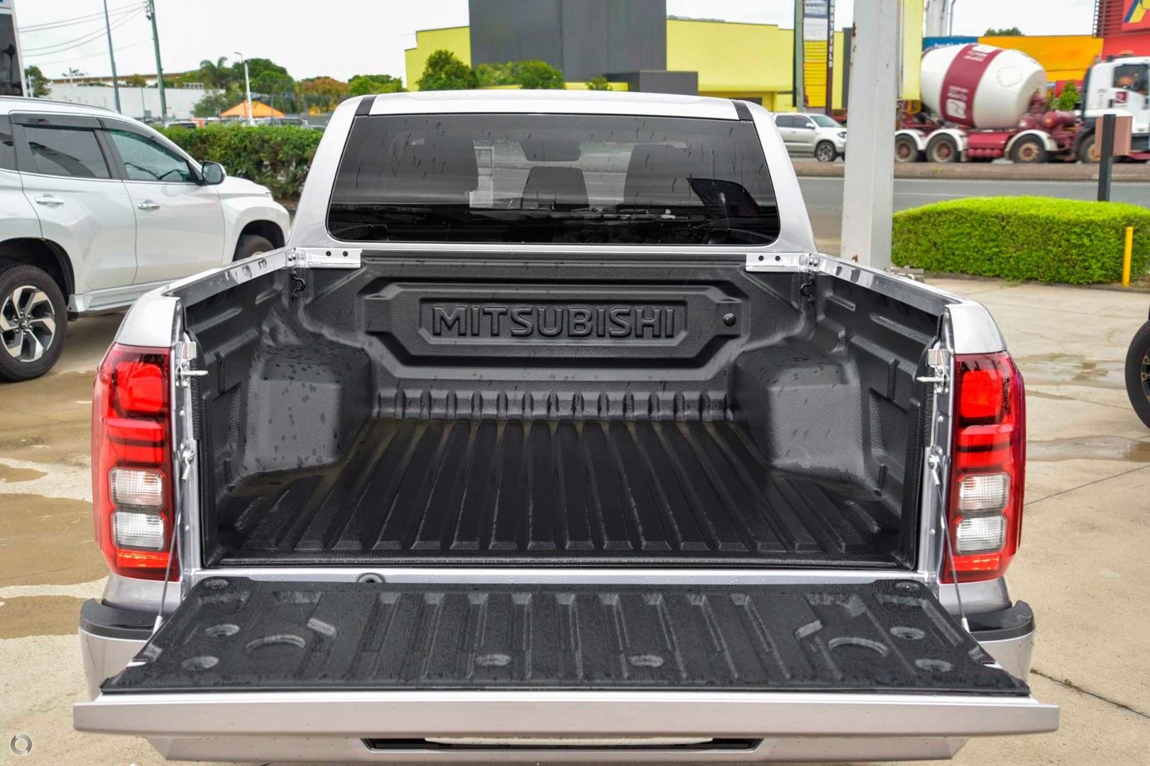 Mitsubishi Triton image 3