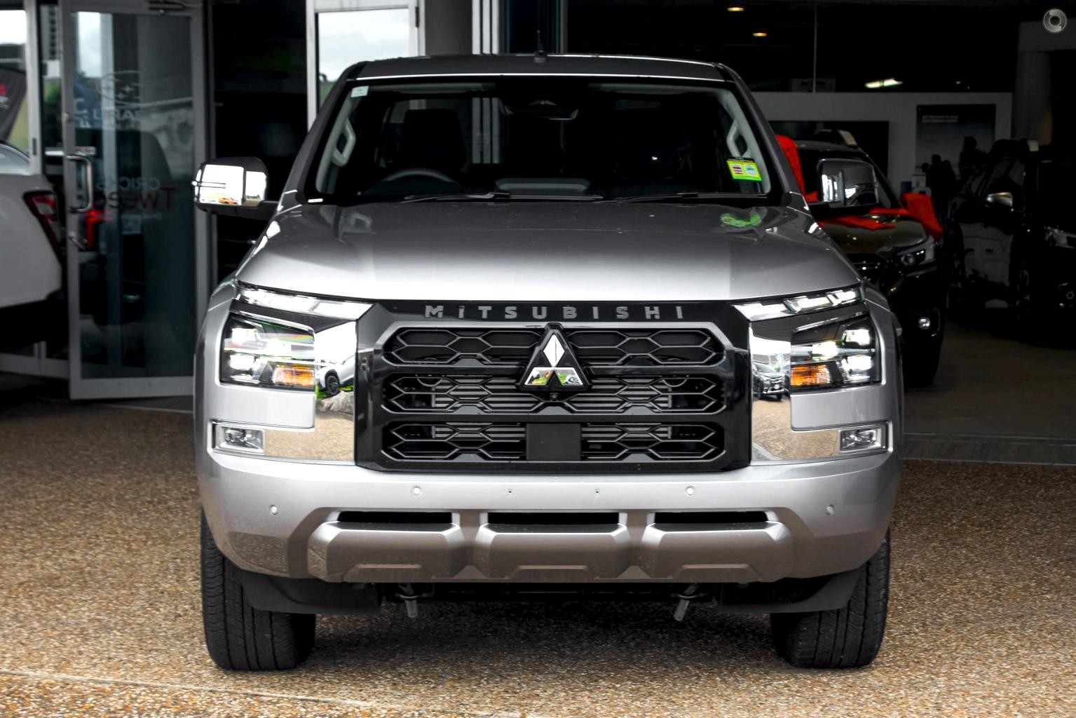 Mitsubishi Triton image 2