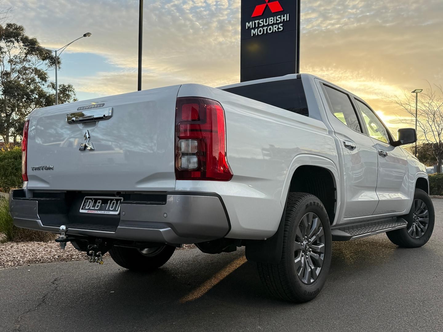 Mitsubishi Triton image 2