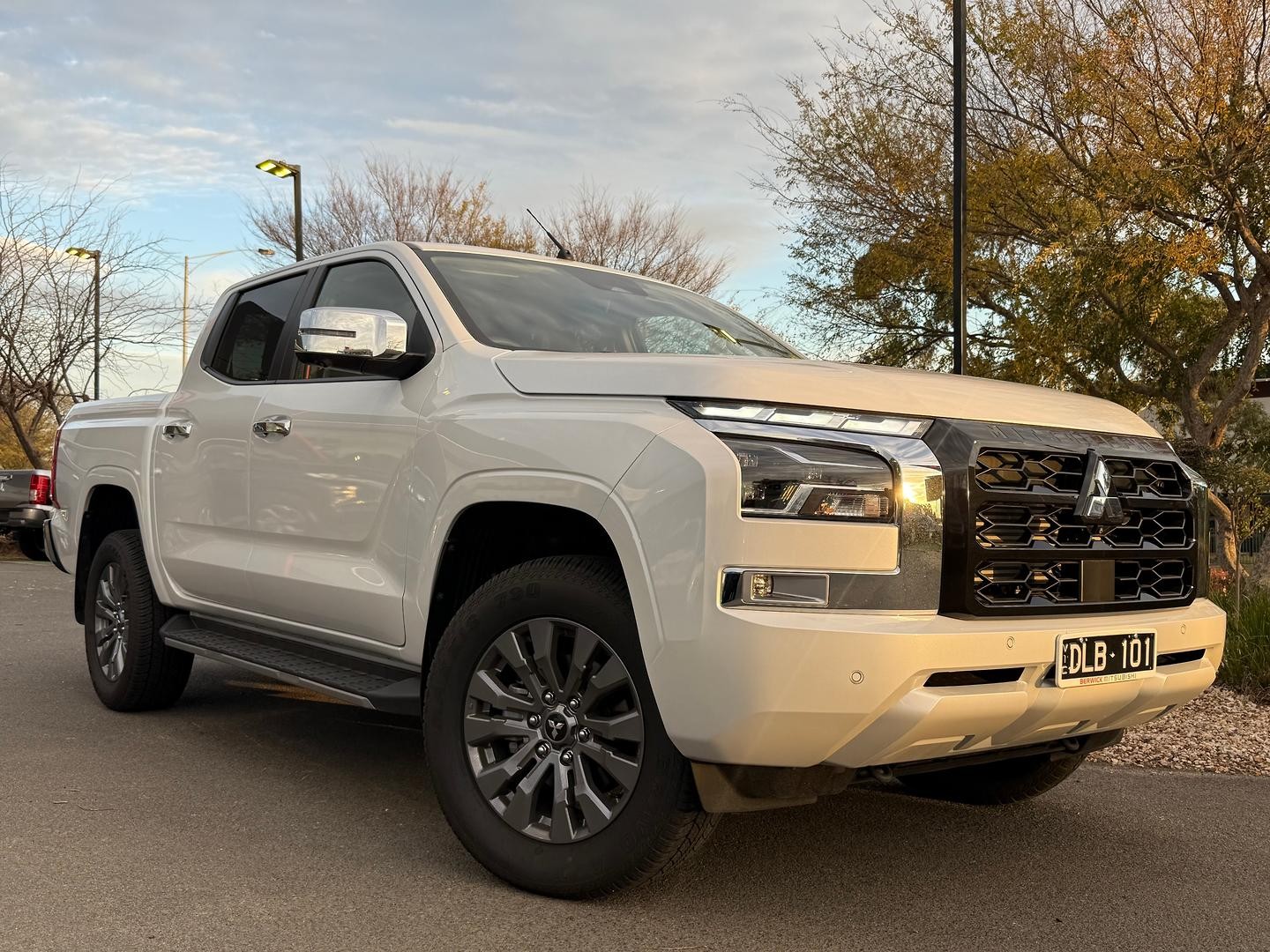 Mitsubishi Triton image 1