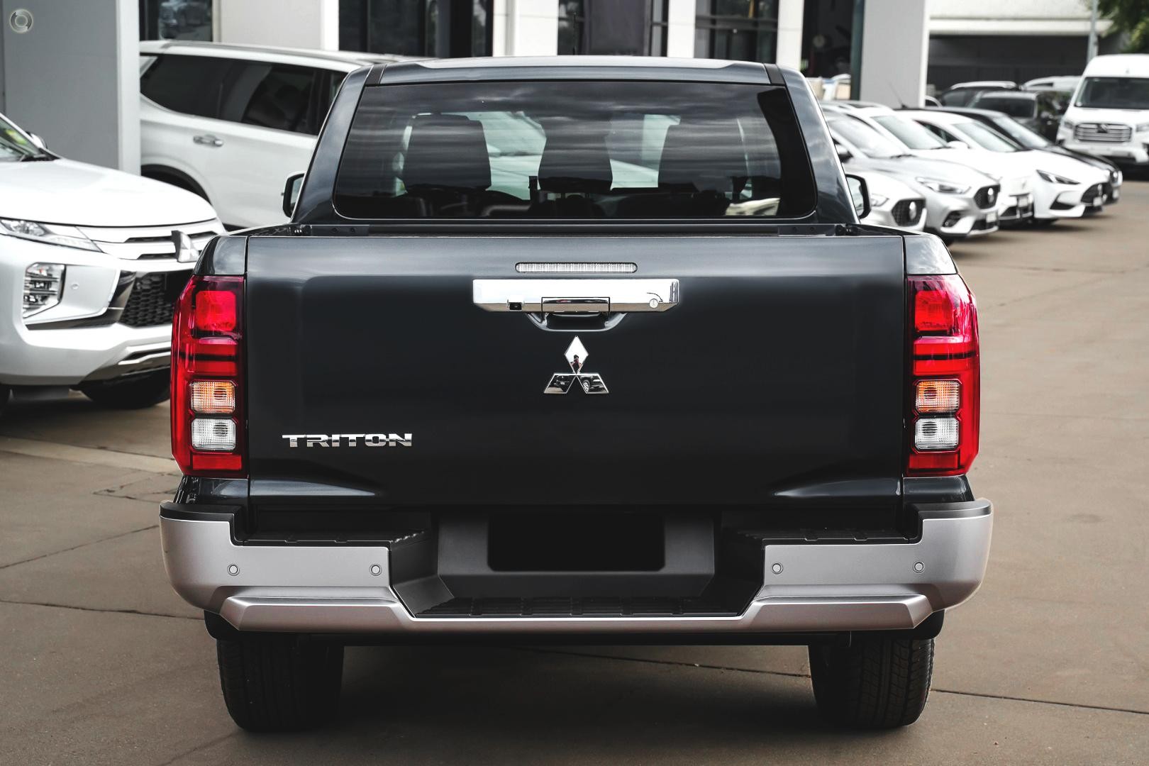 Mitsubishi Triton image 3