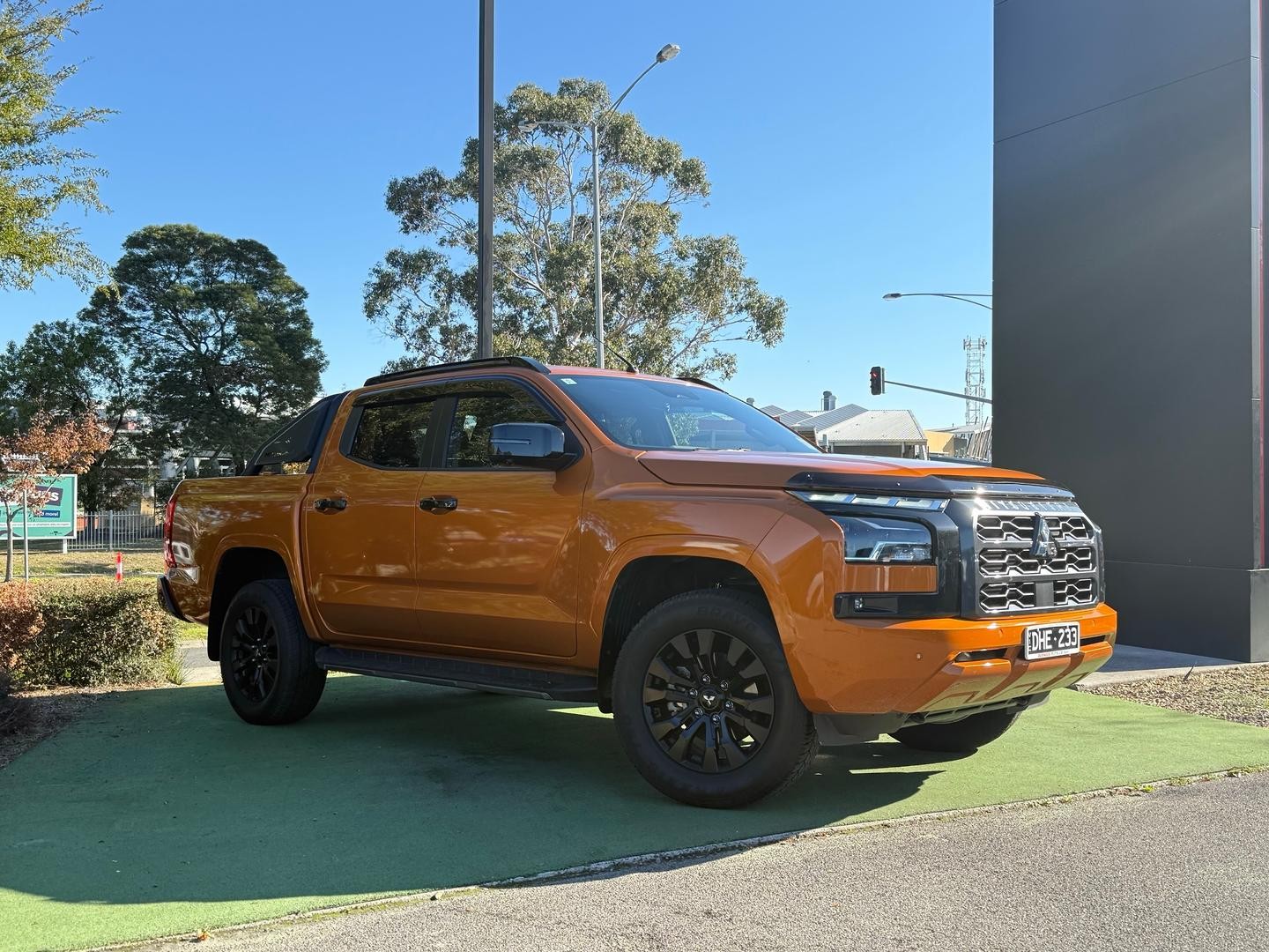 Mitsubishi Triton image 1