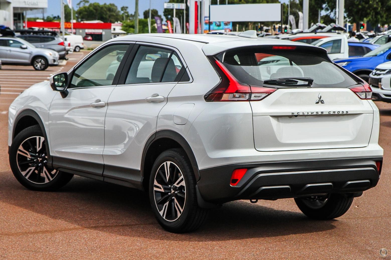 Mitsubishi Eclipse Cross image 4