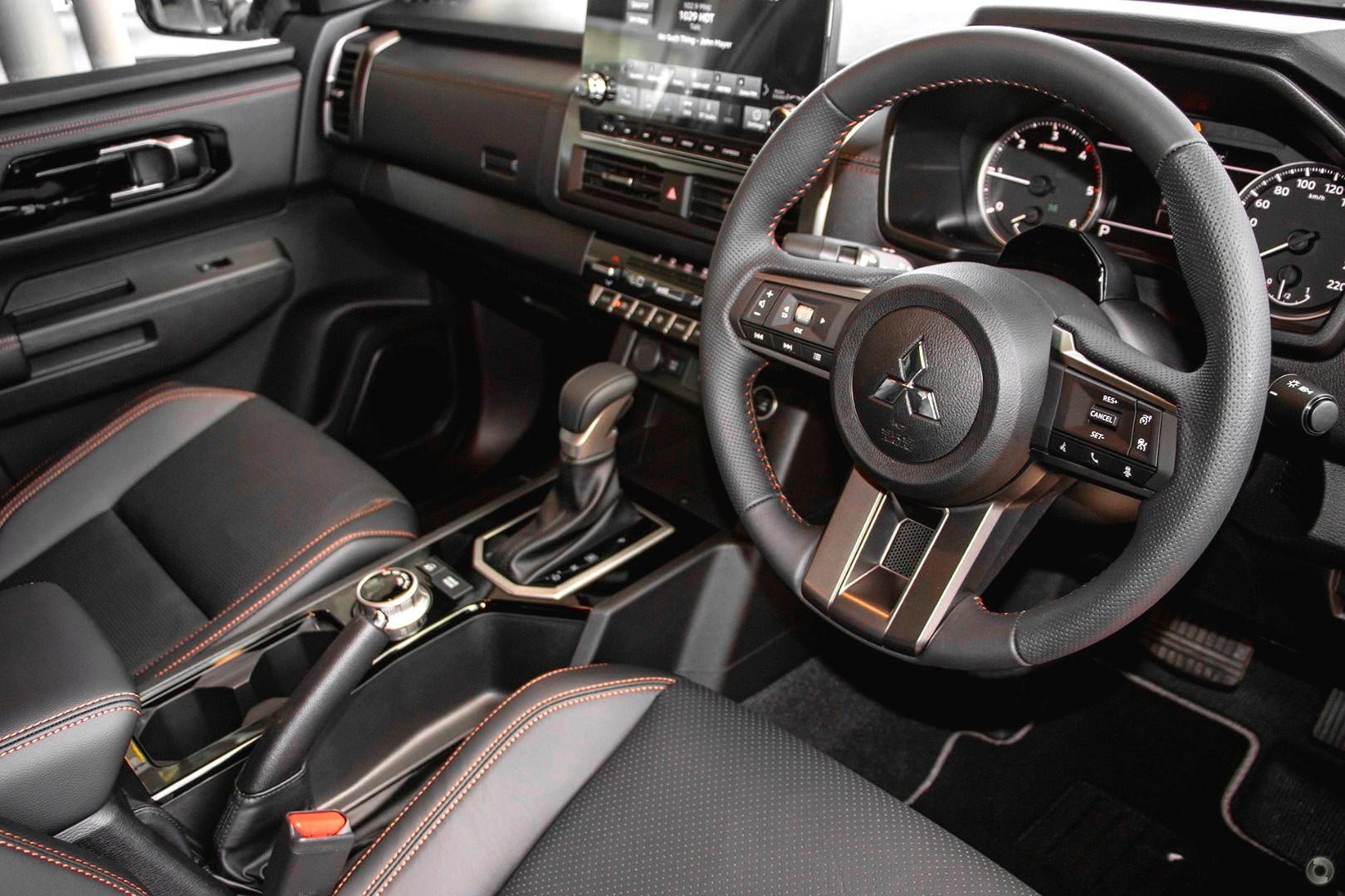 Mitsubishi Triton image 1