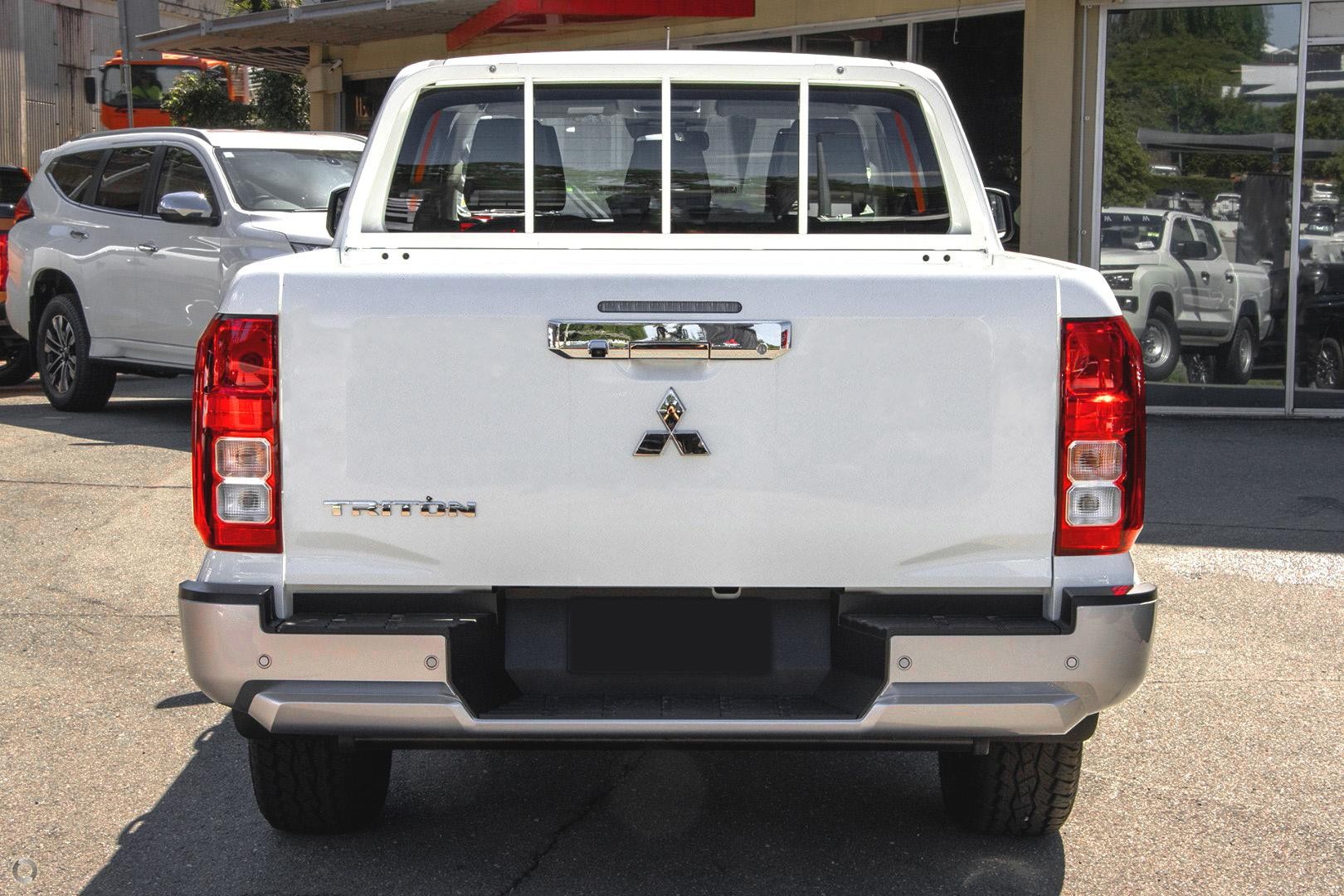 Mitsubishi Triton image 3