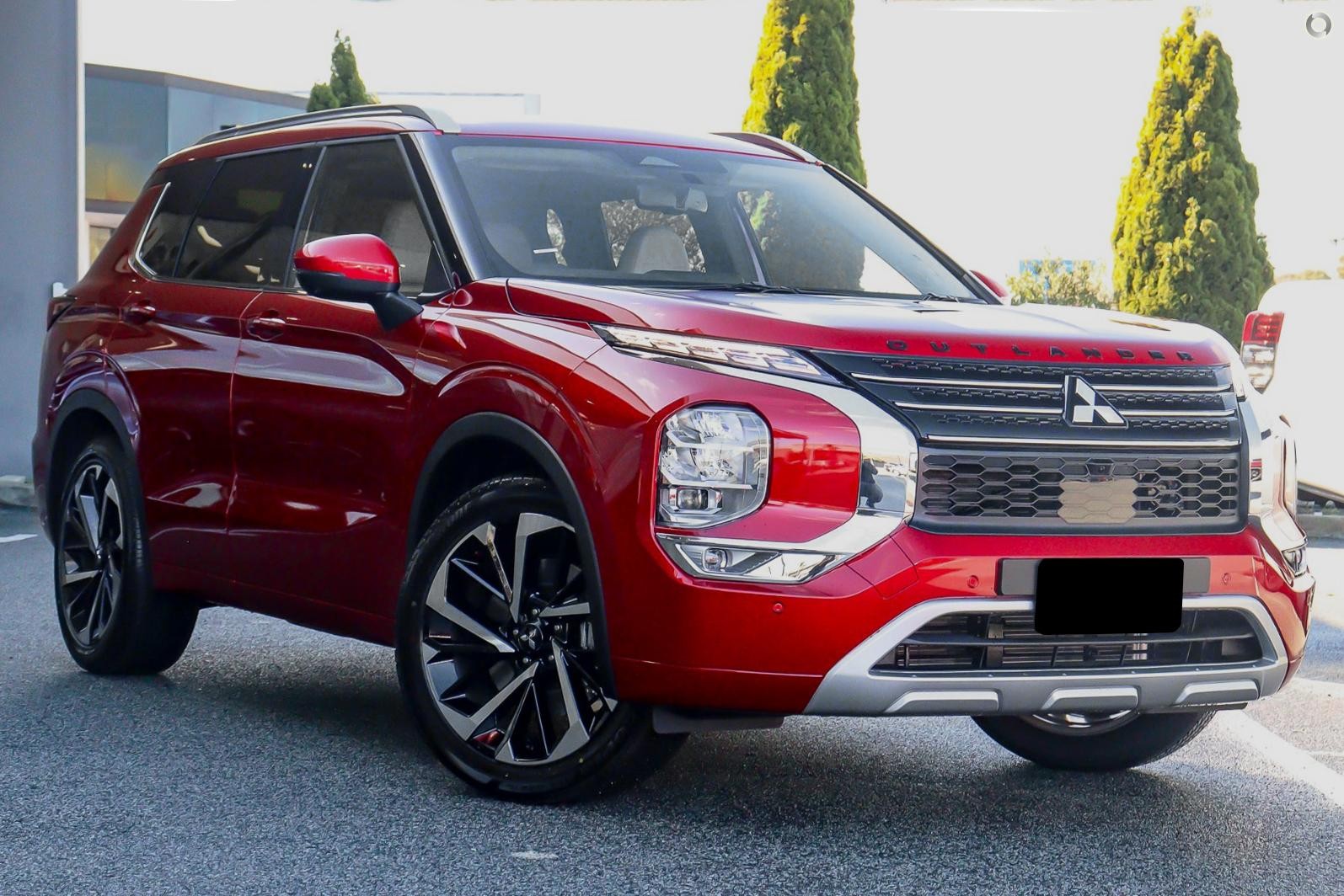 Mitsubishi Outlander image 1