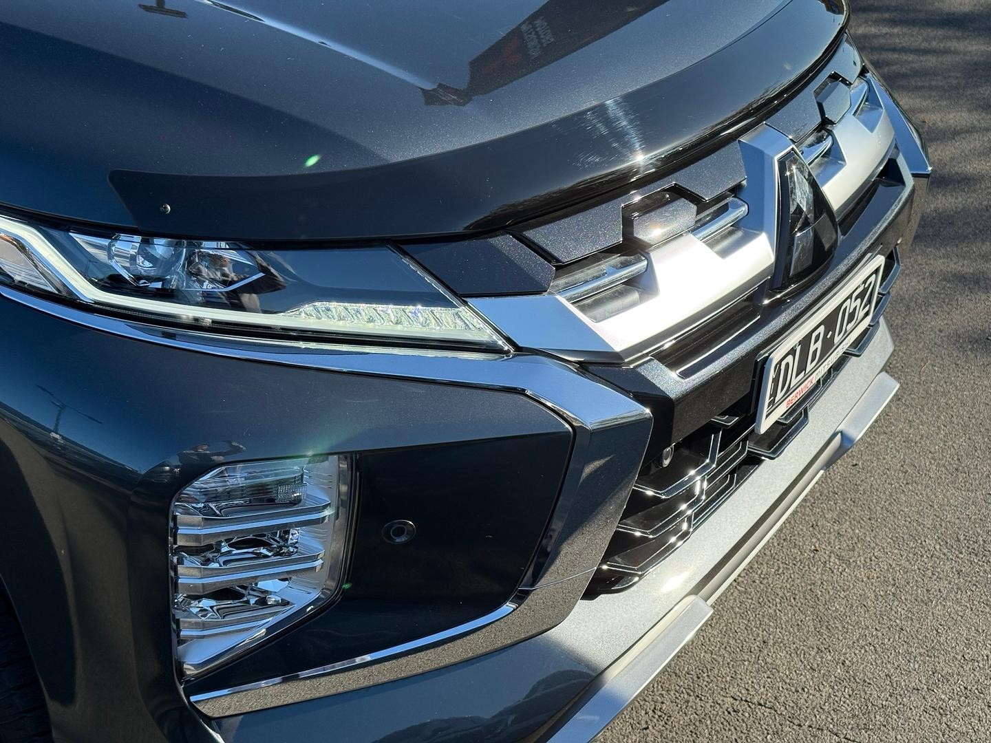Mitsubishi Pajero Sport image 2