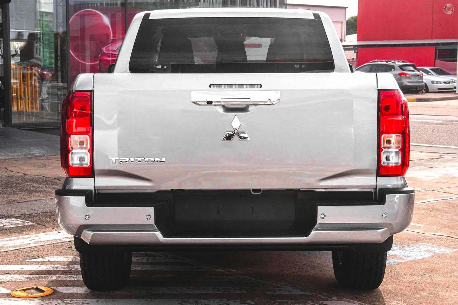 Mitsubishi Triton image 3