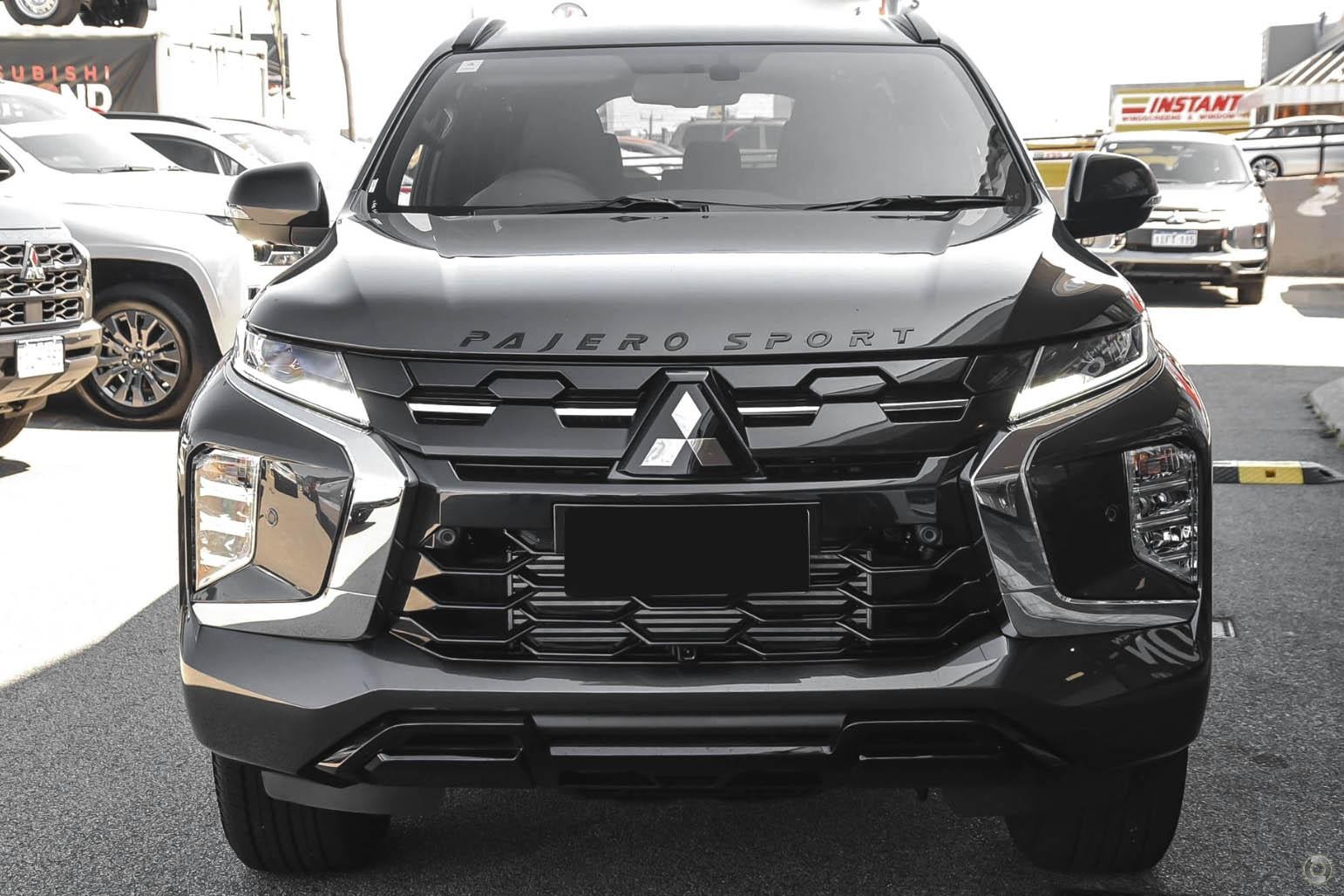Mitsubishi Pajero Sport image 2
