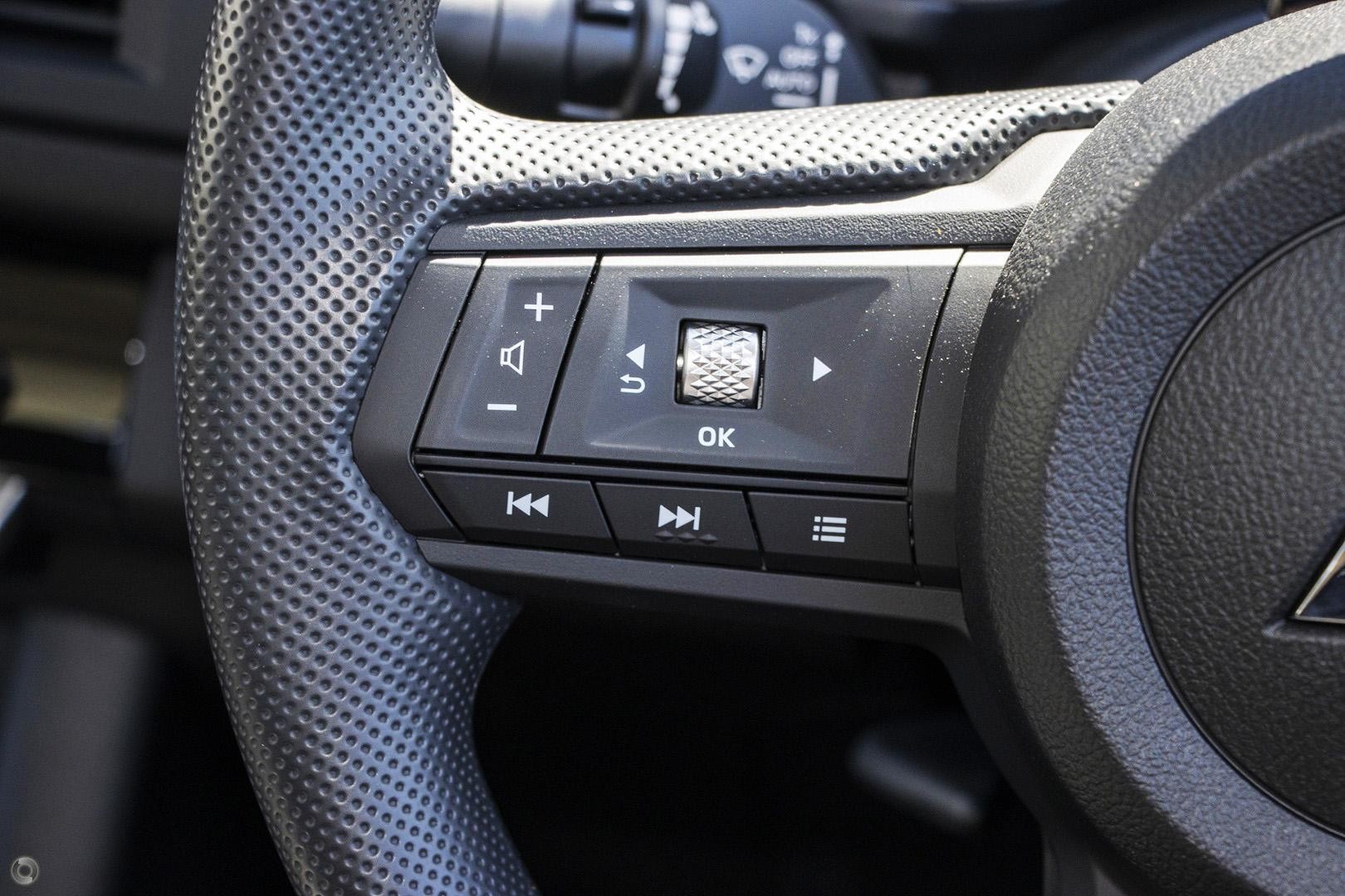 Mitsubishi Triton image 1